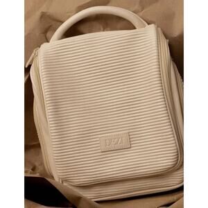 Dezi Skin PACK IT ALL Multi-Purpose Hanging Travel Cosmetic Bag New Ivory